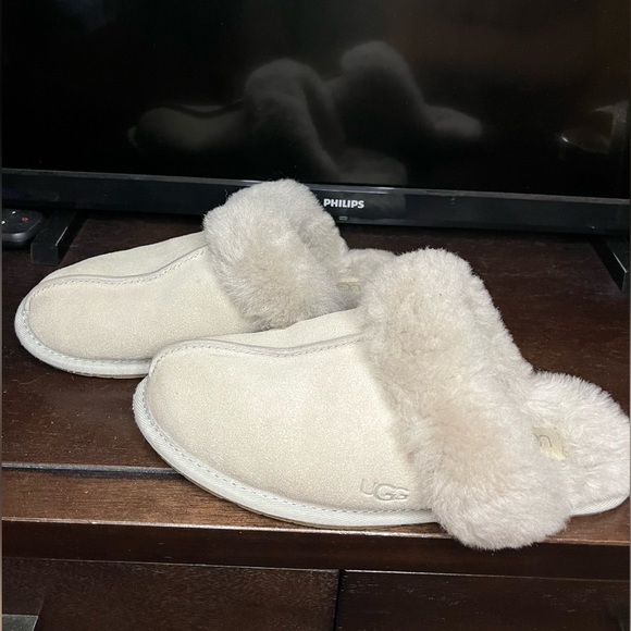 UGG Shoes - UGG gray slippers!
